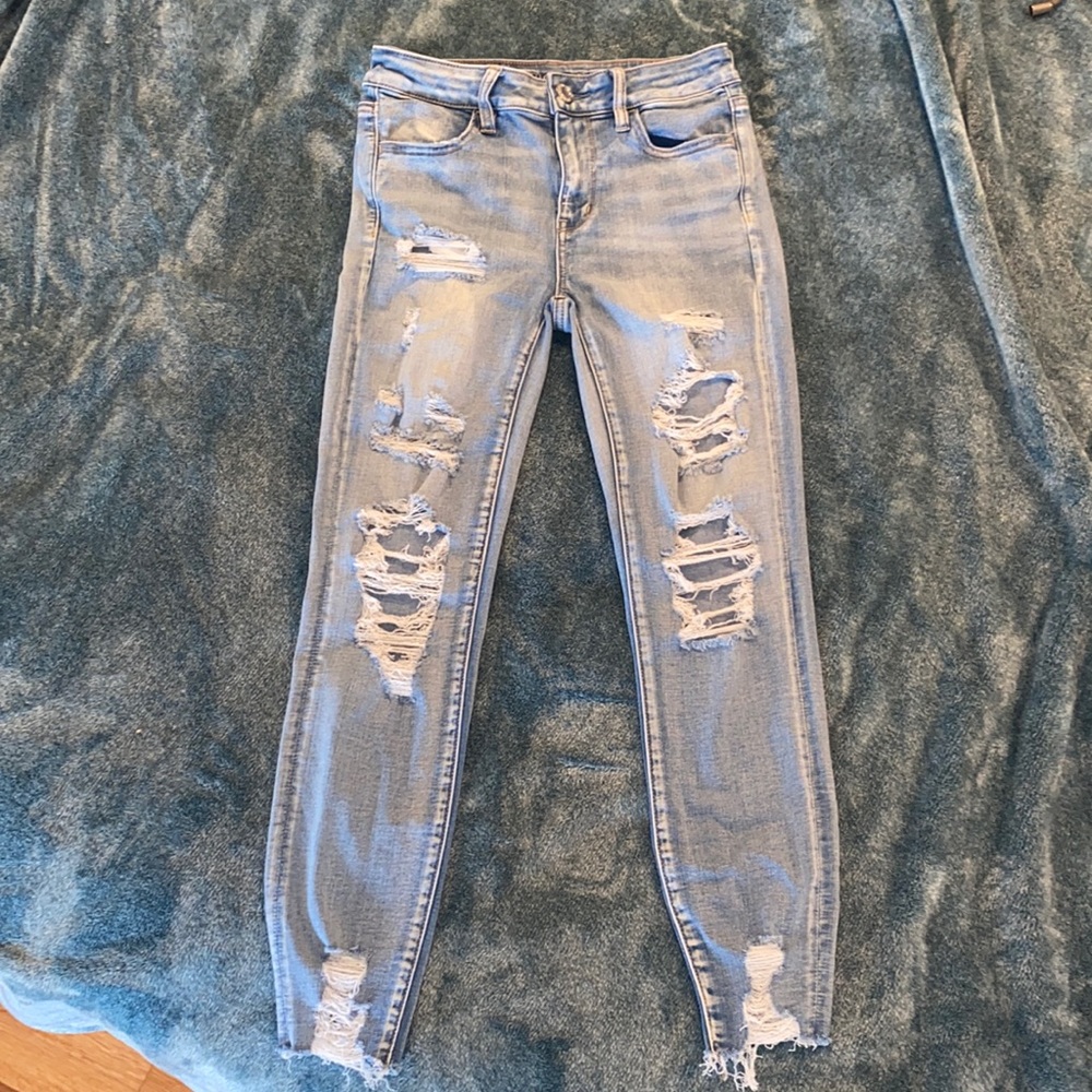 American Eagle mid-rise super stretch light wash crop jean with rips size 4